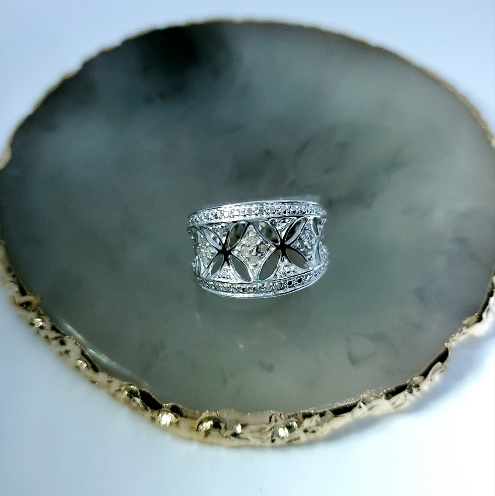 Avon Fine Designer Collection Diamond Band Ring Size 7